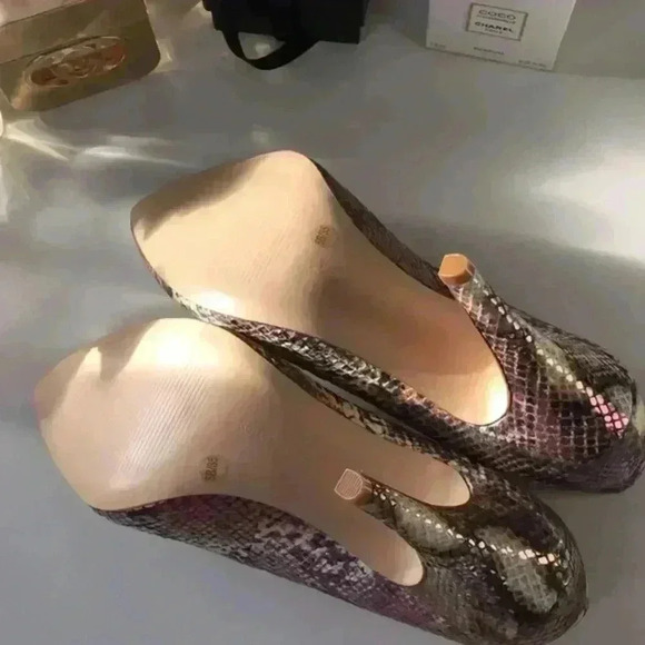 BCBGeneration Cielo Multi Iris Snake Pump - Picture 8 of 14